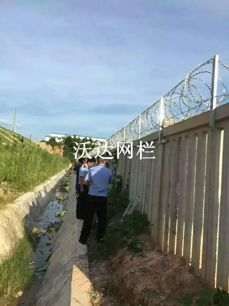 海寧贛鐵路客專刺絲滾籠項(xiàng)目工程圖片4