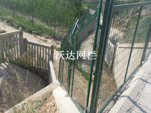 滬昆鐵路貴州段防護(hù)柵欄護(hù)欄網(wǎng)項(xiàng)目