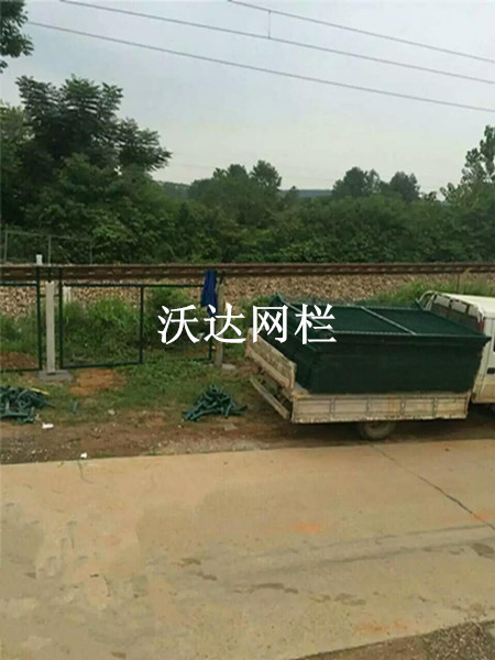 安徽滬昆鐵路貴州段防護(hù)柵欄護(hù)欄網(wǎng)項(xiàng)目圖片3