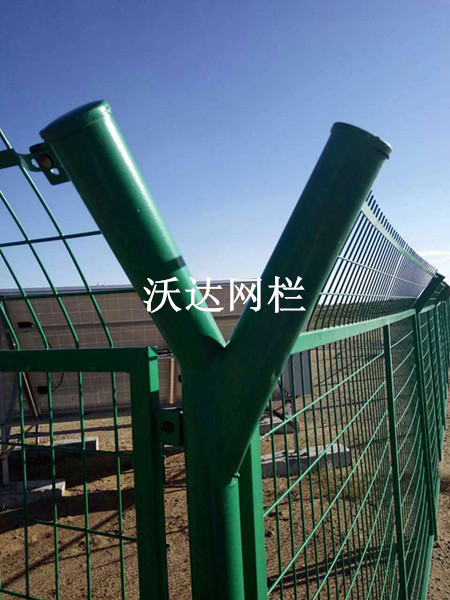 赤峰內(nèi)蒙古烏拉特中旗油井護欄網(wǎng)工程圖片4