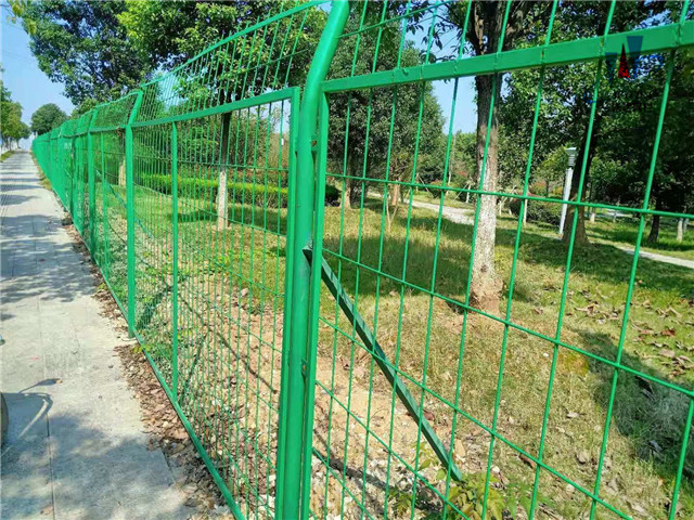 公路隔離柵